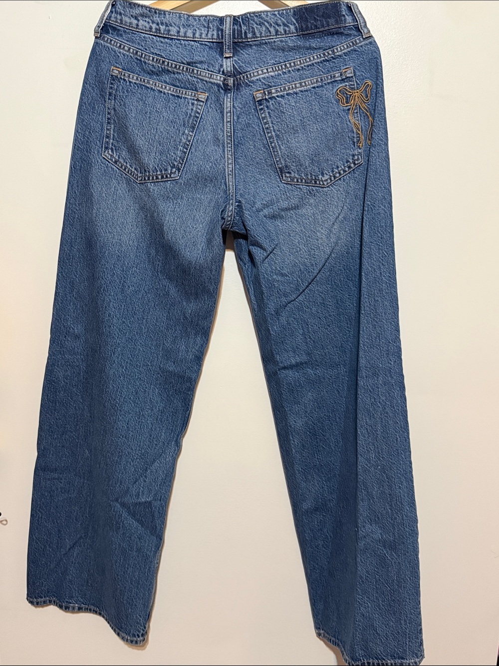 Abercrombie Low Rise Ultra Loose Bow Embroidered Jean - Picture 4 of 7